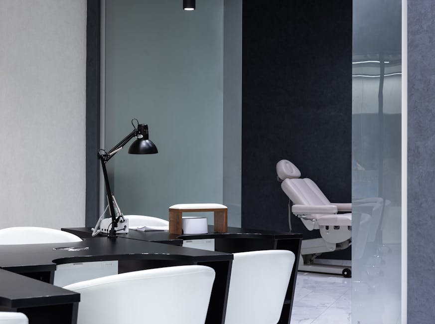 Czy krzesła w salonie muszą być wygodne – znaczenie i wskazówki